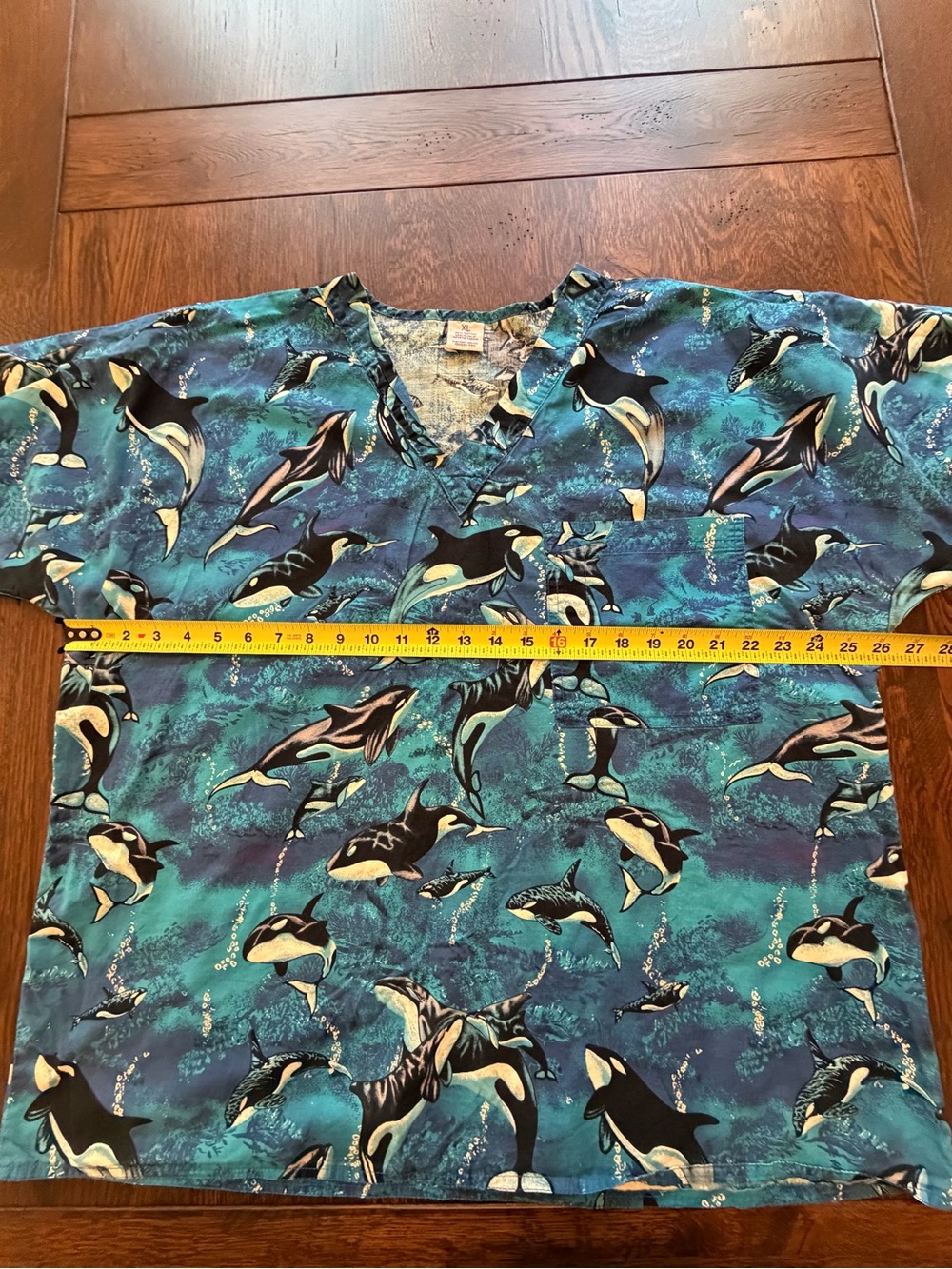Scrubs Short Sleeve Orca Print Tee in Blue XL - Picture 5 of 8